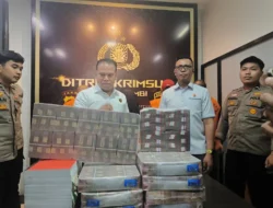 Polda Jambi Serahkan 4 Tersangka Kasus Korupsi DAK ke Kejaksaan