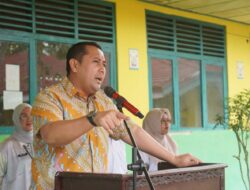 Lagi, Bupati M. Syukur Salurkan Perlengkapan Sekolah Gratis, Kepsek Diminta Antar ke Rumah Siswa