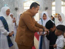 Bupati Merangin M. Syukur Santuni 77 Anak Yatim Saat Pesantren Kilat Ramadan