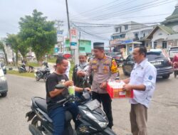 PWI Merangin dan Polsek Muaro Siau Bagi Takjil Ramadan, Kapolres Turut Hadir