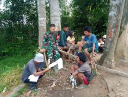Babinsa Koramil Pauh Pererat Silaturahmi dengan Warga Bukit Suban Lewat Komsos